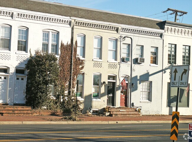 Street View - 1105 Duke St