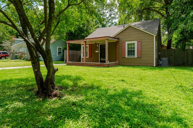 Building Photo - 3159 Wilcox Ave