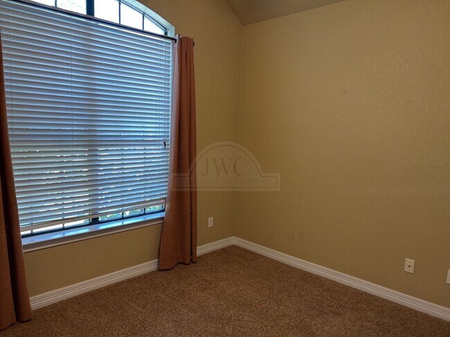 Building Photo - 203 Weeping Willow Ct