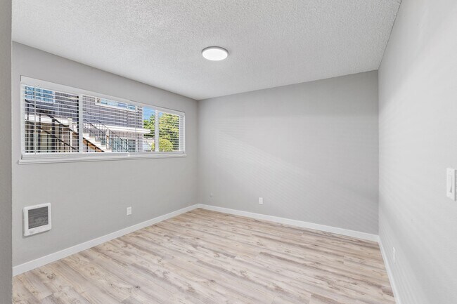 Building Photo - Ground floor apartment