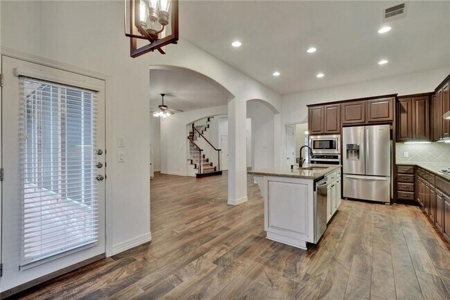 Building Photo - 2814 Cool River Loop