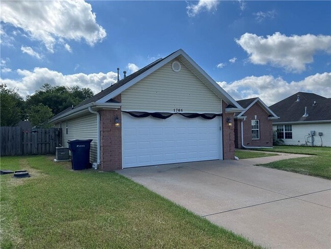 Building Photo - 1705 N Valor