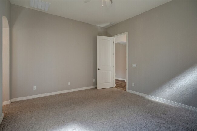 Building Photo - 3 bedroom, 2 bathroom home in Granville
