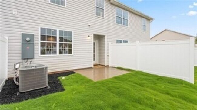 Building Photo - Modern 3-Bedroom Townhome with Garage in North Village Townes