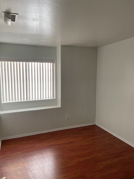 Building Photo - 1057 N Saguaro St