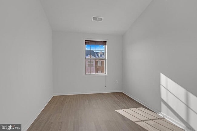 Building Photo - 22554 Cambridgeport Square