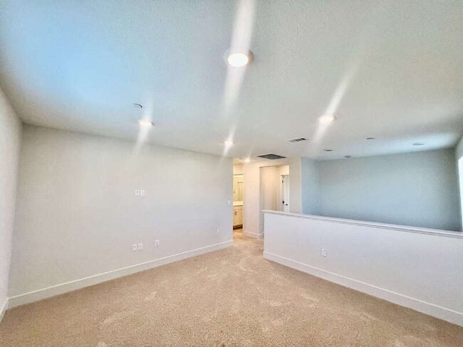 Building Photo - 3215 Center Dr