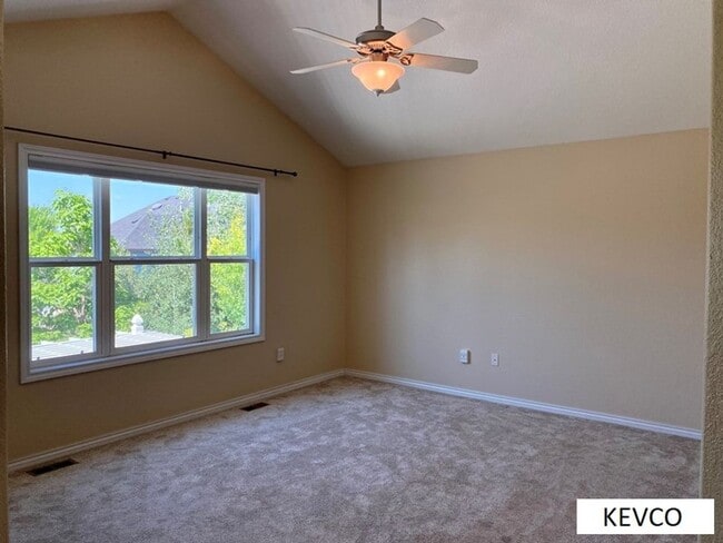 Building Photo - Amazing Three Bedroom Home With Office Space