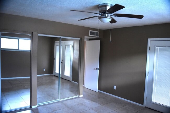 Building Photo - Awesome 5 Bed 2 Bath Home at ASU