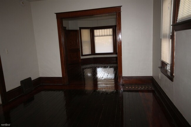 Building Photo - 3 br, 1.5 bath House - 729 W Vine St 6 mon...