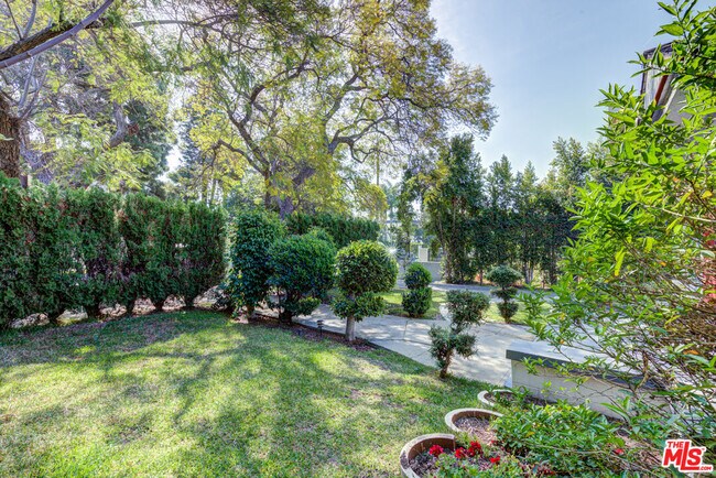 Building Photo - 835 N Ogden Dr