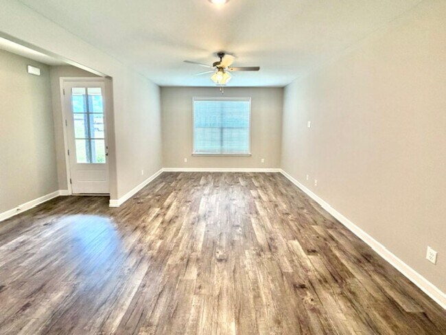 Building Photo - 430 Azalea Dr