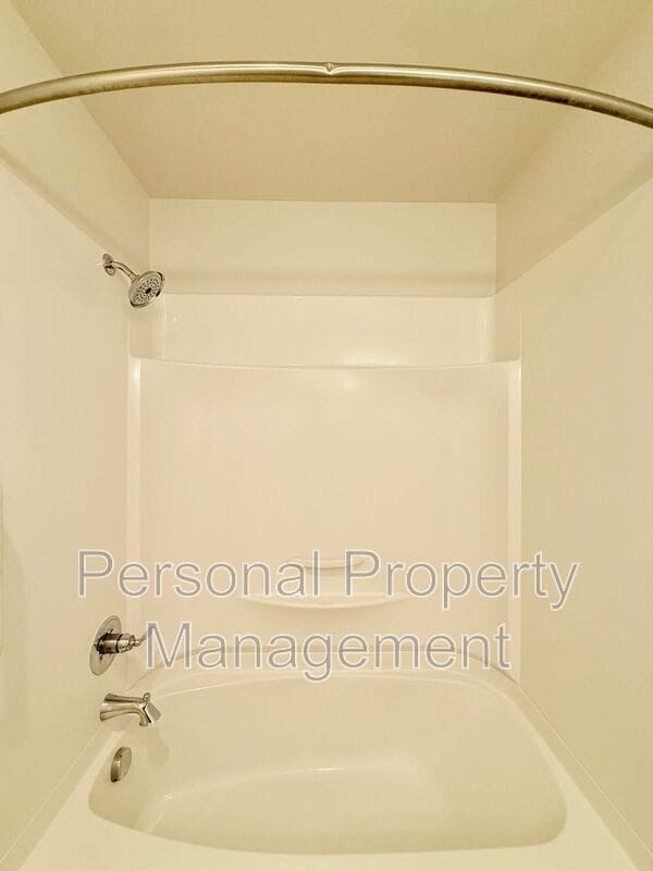 Building Photo - 3412 NE 66th Ave