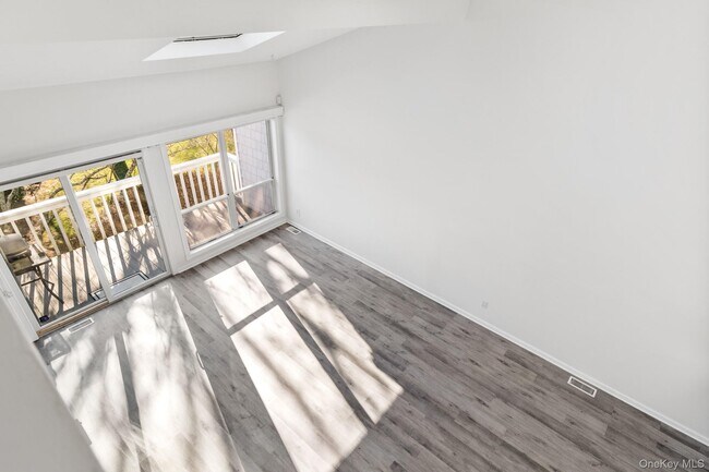 Building Photo - 220 Montauk Hwy