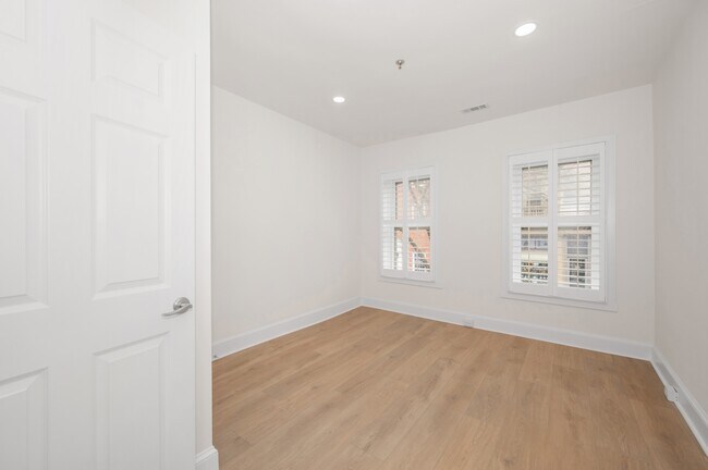 Building Photo - 112 N Market St