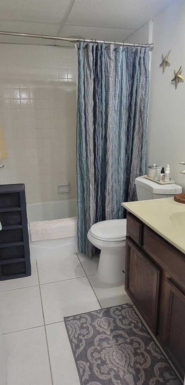 Building Photo - 1800 NE 39th Ct