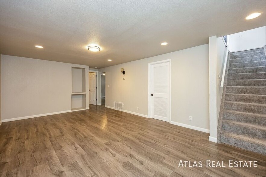 Building Photo - 2311 Sonoma Dr