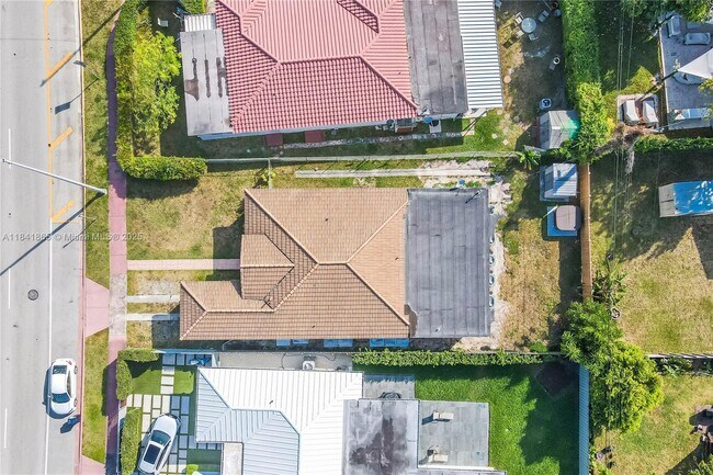 Building Photo - 1510 Normandy Dr