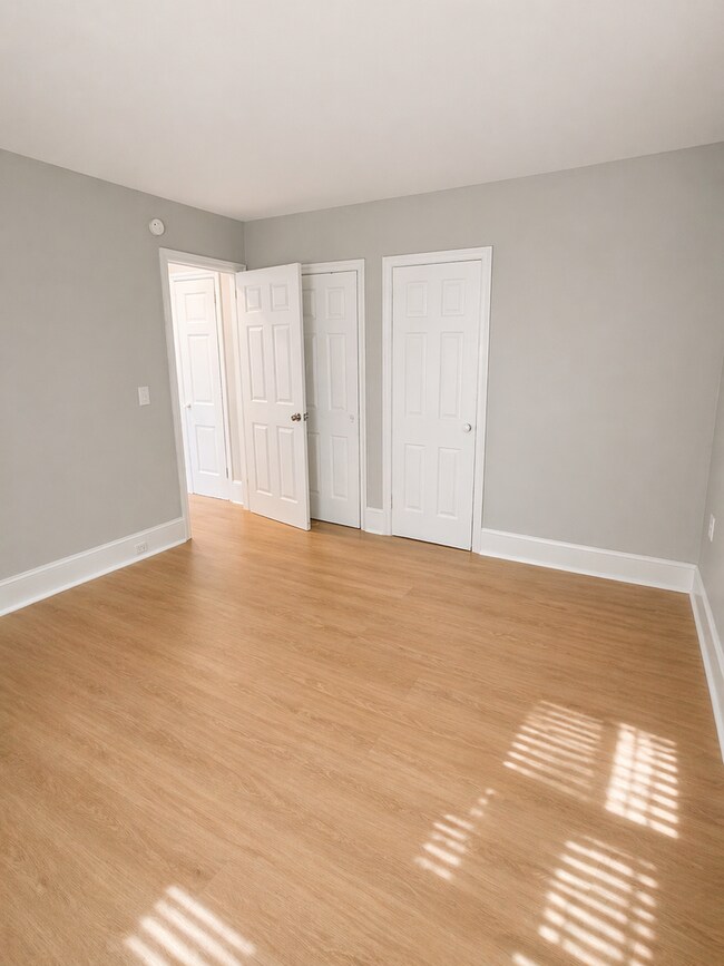 Building Photo - Pennington Rd, Ewing, NJ – 6BR / 2BA. Large single-family home near TCNJ with spacious driveway