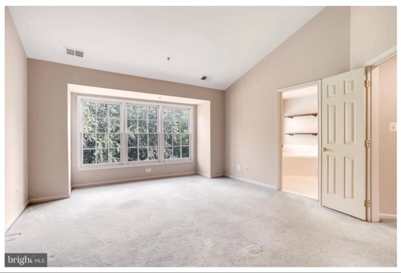 Building Photo - 213 Oak Knoll Terrace