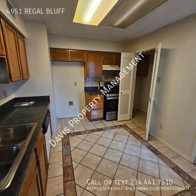 Building Photo - 4951 Regal Bluff