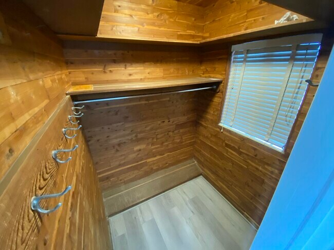 Building Photo - 112 Lake Ave