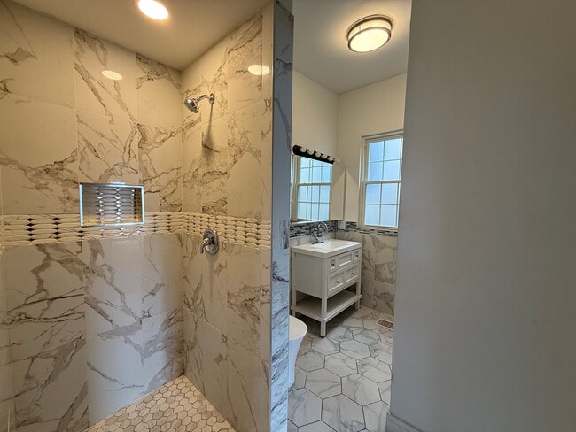 Building Photo - 5942 S Justine St