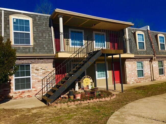 Building Photo - 2642 Cleveland Blvd