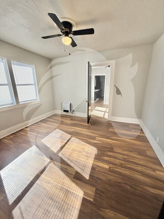 Building Photo - 332 S Pine St