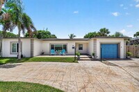 Building Photo - 111 Vassar Dr