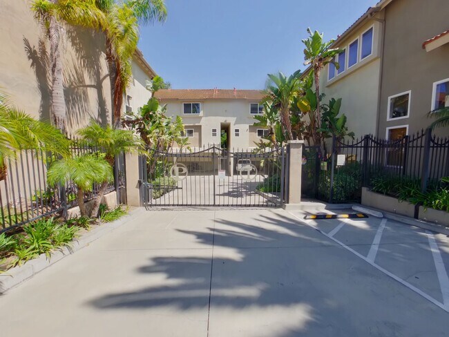 Building Photo - **Open House** Friday, June 12th, TIME: 3:30pm - 4:30pm