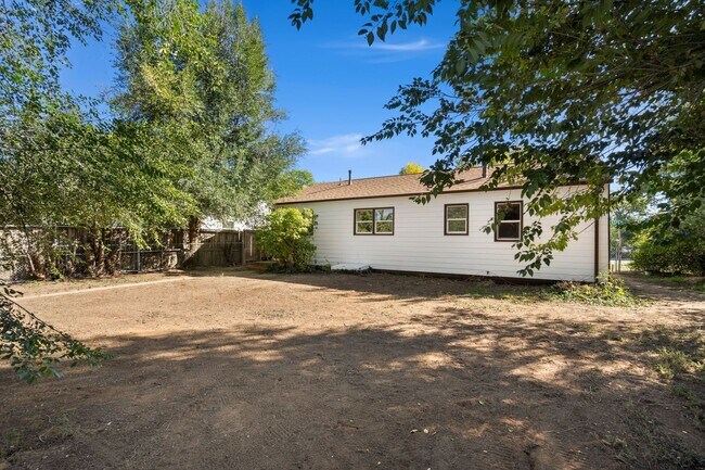 Building Photo - Stunning Fully Remodeled 3-Bedroom Home with Fenced Yard