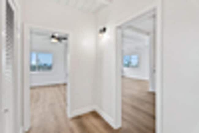 Building Photo - 303 S Ola Vista
