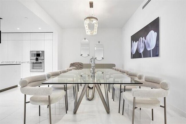 Building Photo - 300 Biscayne Blvd Way