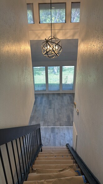 Building Photo - 1604 Elk Grove Dr