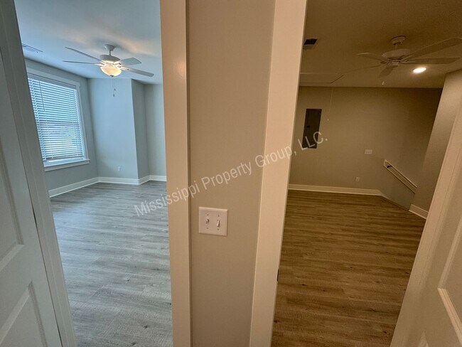 Building Photo - 3BD/3.5BA - UNIT @ THE RESERVE