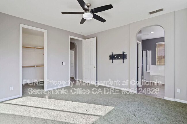 Building Photo - 1518 Sandmark Dr