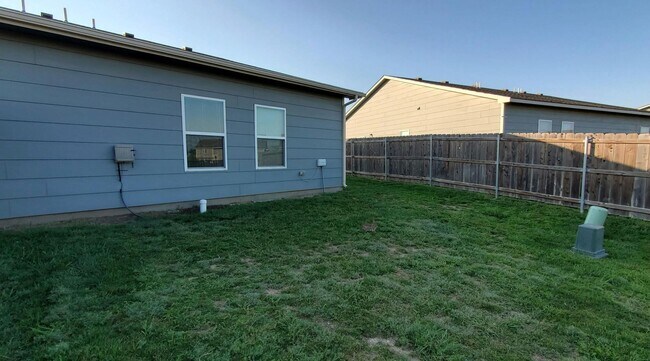 Building Photo - 600 N Grandstone St