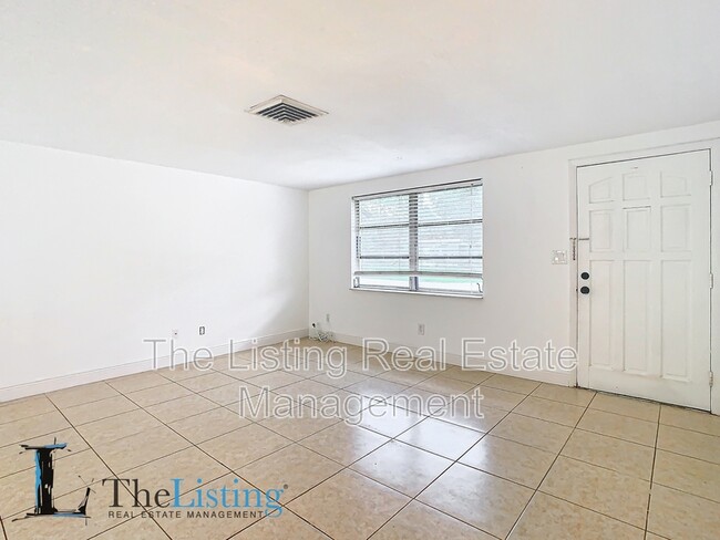 Building Photo - 1521 Swordbill Dr