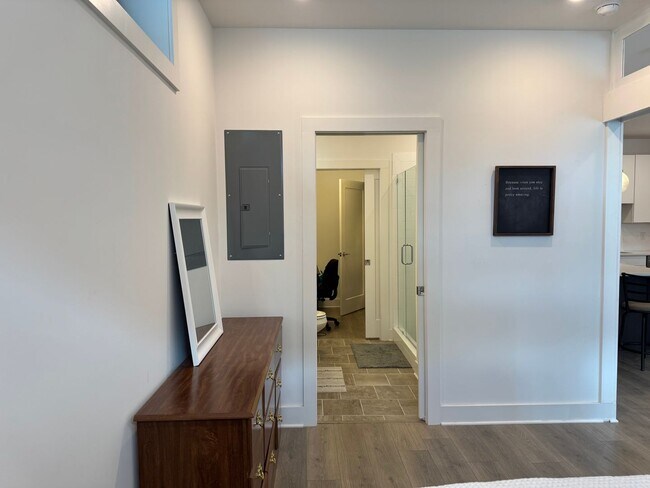 Building Photo - Great Studio in the Heart of Nashville