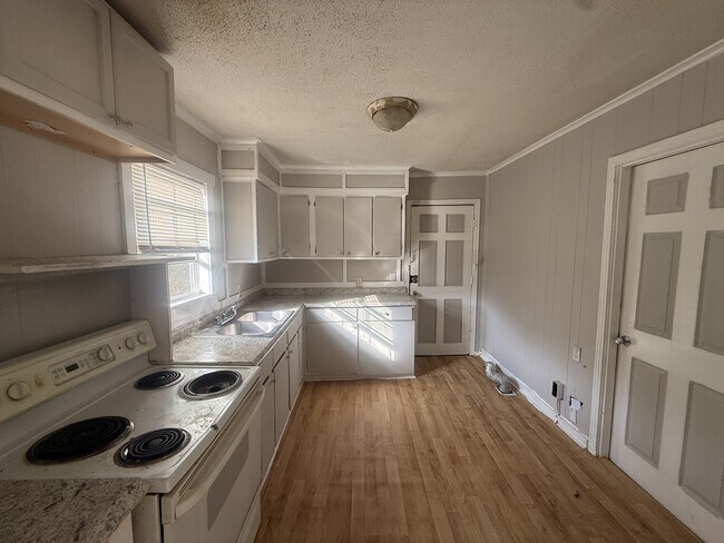 Building Photo - 314 Clubview Dr