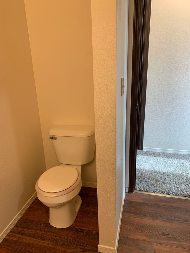 Building Photo - 3 Bdrm 1.5 Ba | Muldoon & Tudor area | AVA...