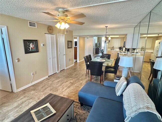 Building Photo - 6009 Sea Ranch Dr