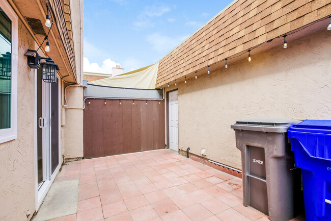 Building Photo - 4454 Anne Sladon St