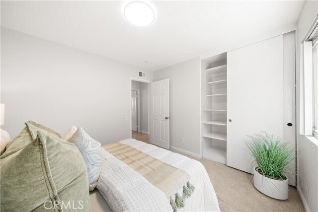 Building Photo - 10 Alderbrook