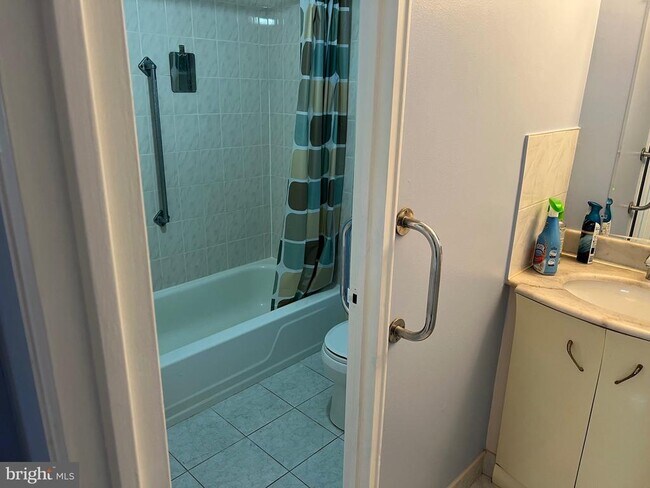 Building Photo - 9921 Bustleton Ave