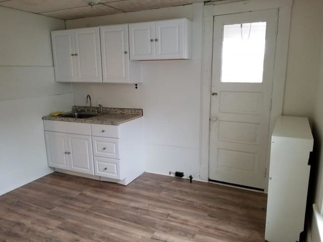 Building Photo - 751 Bloom St