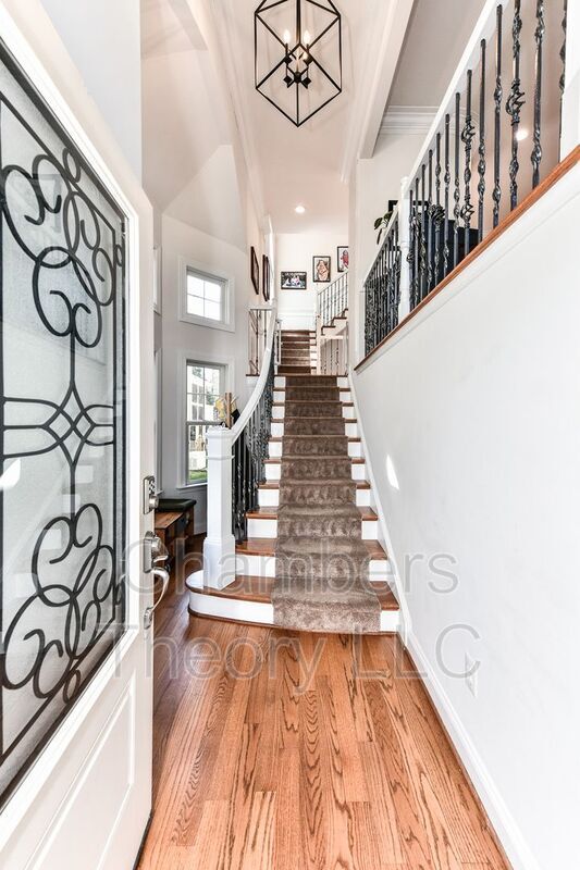 Building Photo - 306A Pine St