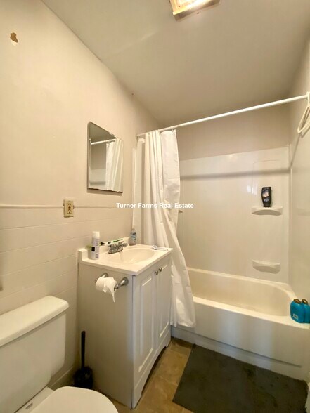 Building Photo - 1572 Tremont St