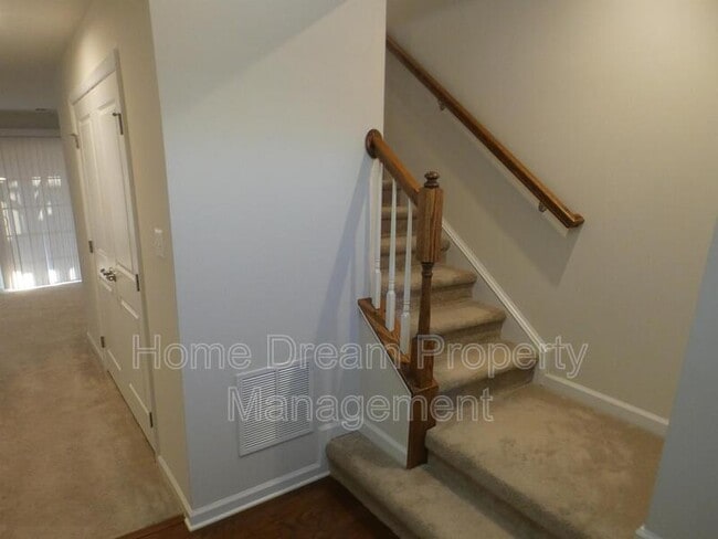 Building Photo - 6304 Crittenden Ln
